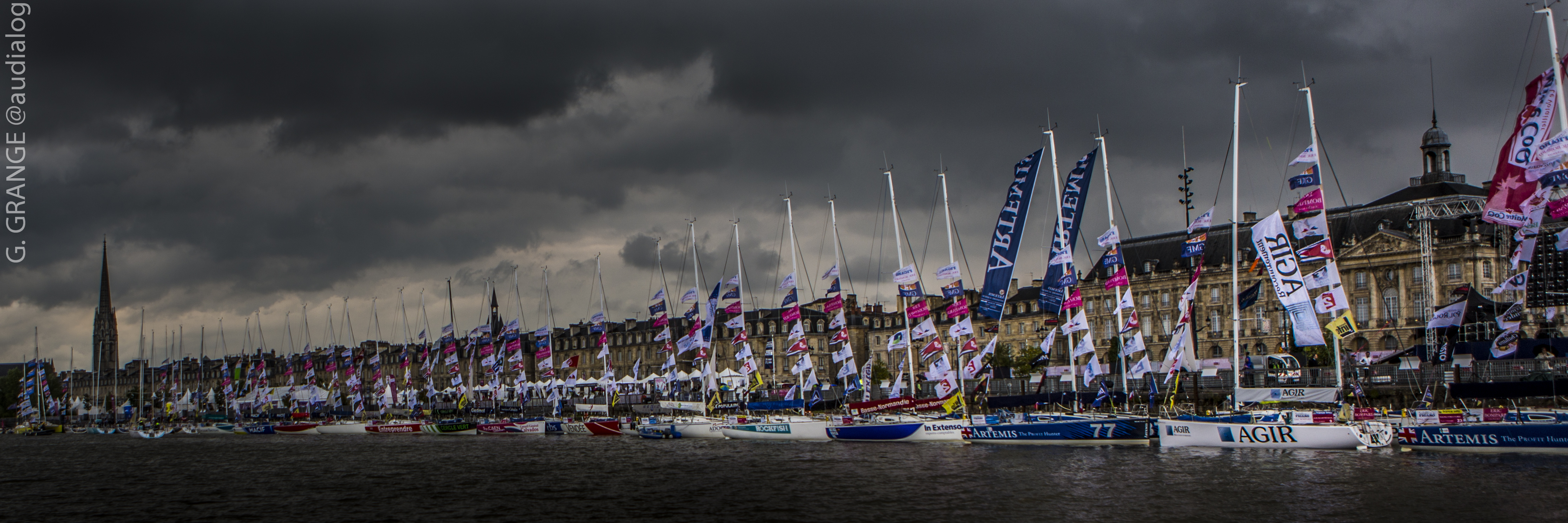 Voiliers de la Solitaire du Figaro à quai a Bordeaux